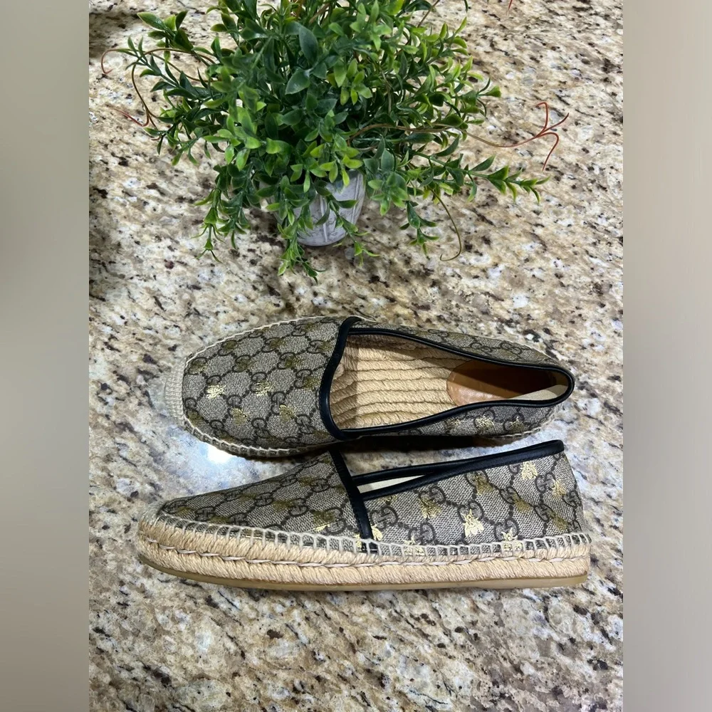 GUCCI Beige Gold GG Supreme Canvas Leather Bee Espadrilles 38
